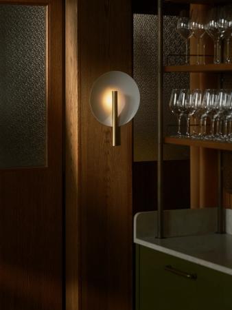 Design For The People Furiko Wandleuchte Messing G9 – elegante Designerleuchte von Anker Studio