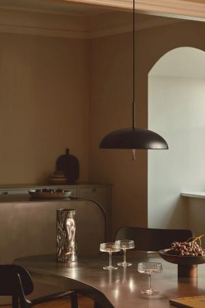 Design For The People Versale Pendelleuchte Schwarz – minimalistische Designer-Pendelleuchte von Anker Studio
