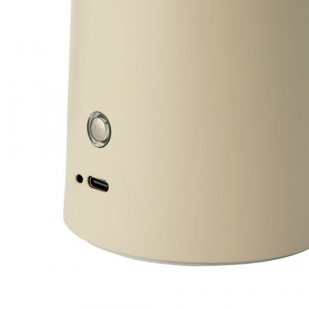 Design For The People Faye Portable Table Lamp Beige – kabellose Designer-Tischleuchte von Charlotte Høncke