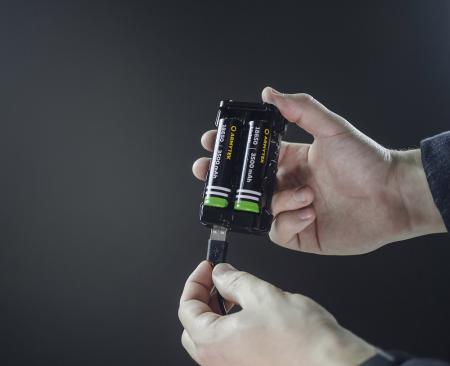 Armytek Handy C2 VE Ladegerät für 2 Akkus mit Powerbank-Funktion