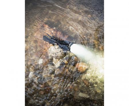 Armytek Dobermann Pro Magnet USB LED Taschenlampe akkubetrieben Warmes Licht