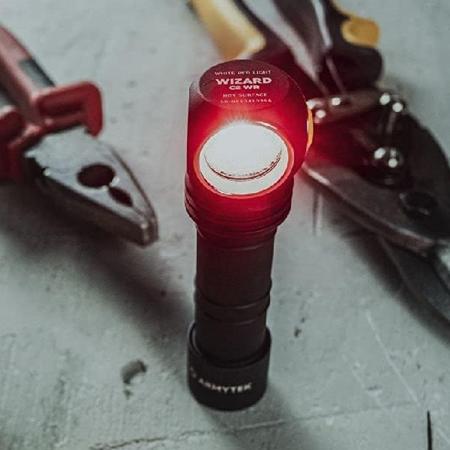ArmyTek Wizard C2 WR Magnet White & Red LED Stirnlampe mit Magnethalterung akkubetrieben warmes und rotes Licht