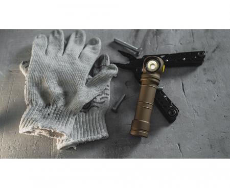 Armytek Wizard C2 Pro Magnet USB Sand Taschen- und Stirnlampe mit Magnethalterung akkubetrieben weißes Licht