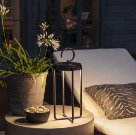 Mobile USB Tischlaterne MANOROLA in Schwarz In&Out aus Aluminium IP54 von Konstsmide