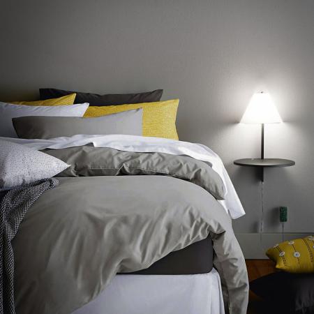 Goodnight Wandleuchte & Tischleuchte mit integriertem Tastdimmer & USB von Fabas Luce