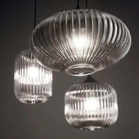 3-flammige Nordal Pendelleuchte Stilmix unterschiedliche Schirmgrößen geriffelt  in Grau von Fabas Luce