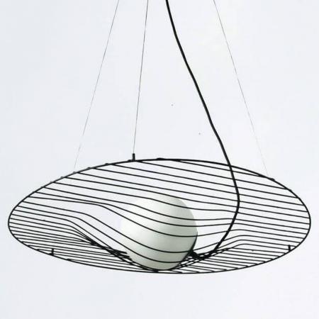 Homa dimmbare Draht-Pendelleuchte in markanter Wellenform in Schwarz von Fabas Luce