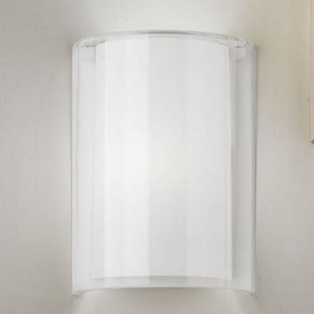 Maribel Wandleuchte aus geblasenem Glas und Acryl-Innenschirm in transparent von Fabas Luce