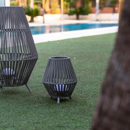 New Garden Conta Tischleuchte aus Recyclingkunststoff Akku Dimmbar Fernbedienung für Innen & Außen