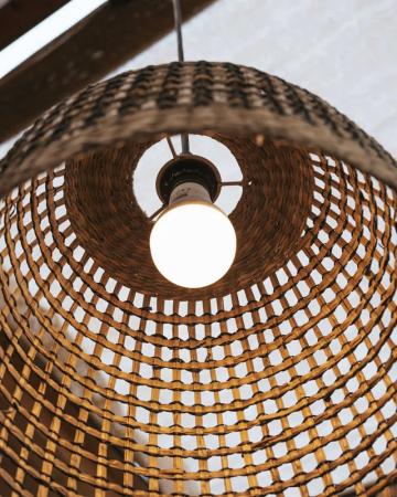 New Garden Tragbare wiederaufladbare E27 Glühbirne LAPERA mit Akku, USB-Ladung und Fernbedienung IP20 für Innen, warm- bis kaltweiß einstellbar