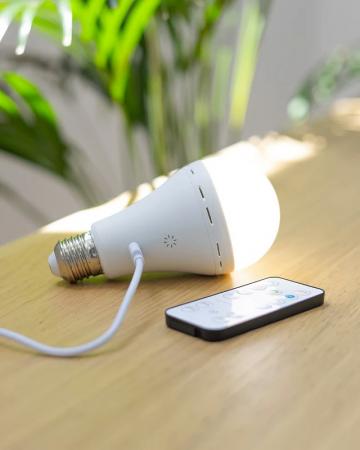 New Garden Tragbare wiederaufladbare E27 Glühbirne LAPERA mit Akku, USB-Ladung und Fernbedienung IP20 für Innen, warm- bis kaltweiß einstellbar
