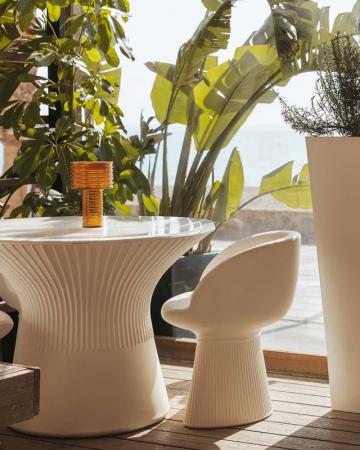 New Garden TISCHLAMPE AMBAR SOLAR in transparenter Bernsteinfarbe mit Akku dimmbar In&Out IP44 Höhe: 25 cm