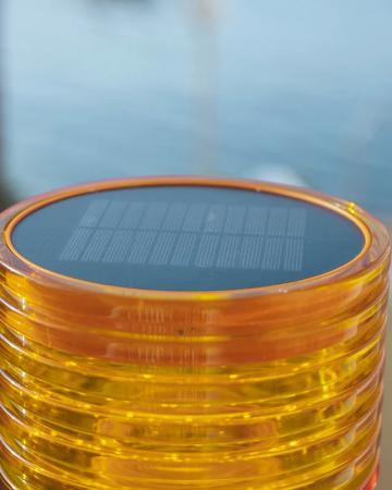 New Garden TISCHLAMPE AMBAR SOLAR in transparenter Bernsteinfarbe mit Akku dimmbar In&Out IP44 Höhe: 25 cm