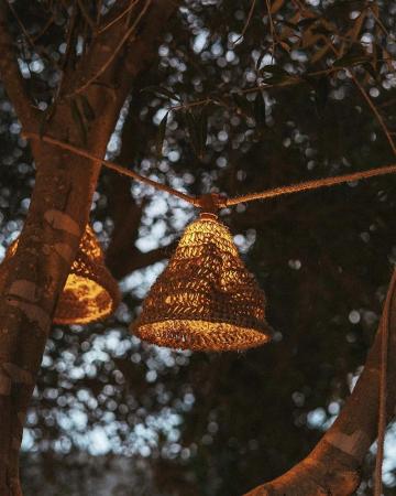 New Garden 10er Jute Lichterkette MARO IP44 mit Solapanel 5M lang, warmweißes Licht mit 10 Schirmchen