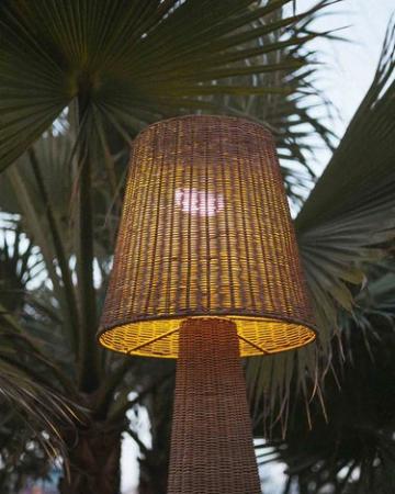 New Garden Akku-Stehlampe Lola 165 Natur, braun, Rattan, IP54 In & Out,165 cm hoch mit warmweißem Licht, USB C Kabel