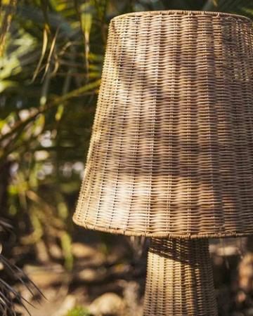 New Garden Stehlampe Lola 165 Natur, braun, Rattan, IP54 In & Out,165 cm hoch mit E27 Fassung, ohne Leuchtmittel, mit Jutekabel und Stecker für 230 V