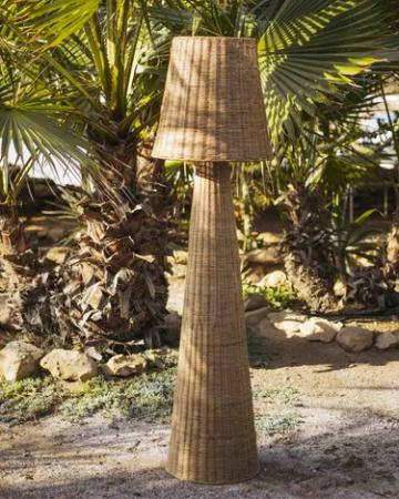 New Garden Stehlampe Lola 165 Natur, braun, Rattan, IP54 In & Out,165 cm hoch mit E27 Fassung, ohne Leuchtmittel, mit Jutekabel und Stecker für 230 V