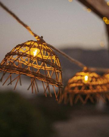 New Garden Solar LED-Lichterkette ALBA 8 Meter In&Out IP44 Licht: Warmweiss - mit 10 großen Rattan Schirmen - Ø 20 cm, Höhe 14 cm