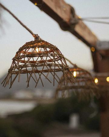 New Garden Solar LED-Lichterkette ALBA 8 Meter In&Out IP44 Licht: Warmweiss - mit 10 großen Rattan Schirmen - Ø 20 cm, Höhe 14 cm