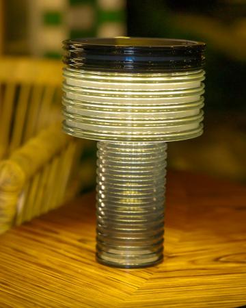 New Garden TISCHLAMPE AMBAR SOLAR im transparenten Grauton mit Akku dimmbar In&Out IP44 Höhe: 25 cm