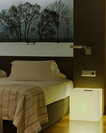 New Garden CUBY 32 Leuchtwürfel & Tischleuchte in weiss 230V - warmweißes Licht - Länge Kabel 2 m, 32x32x32 cm