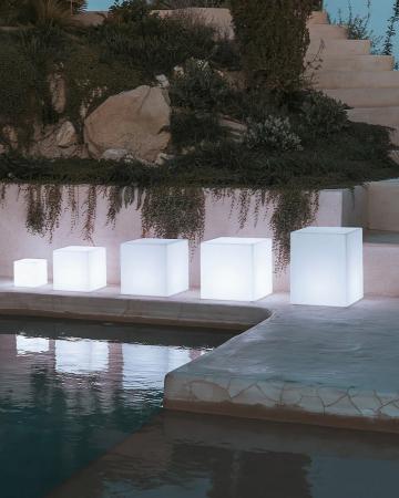 New Garden CUBY 40 Leuchtwürfel in weiss 230V - kaltweißes Licht - Länge Kabel 2 m - 40 x 40 cm - für Außen- und Innenanwendung IP65