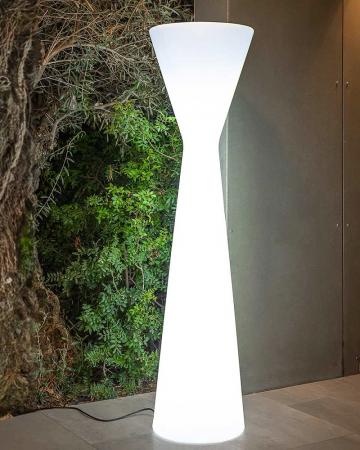 New Garden KONIKA 170 Aussen Stehleuchte Akku Aufladbar über USB, Fernbedienung Innen & Außen IP65 170cm hoch, RGBW Farben und kaltweißes licht