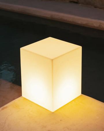 New Garden CUBY 45 Leuchtwürfel & Beistelltisch & Sitz Solar Akku RGBW Fernbedienung - 43x43cm - warmes. kaltes oder farbeiges Licht einstellbar