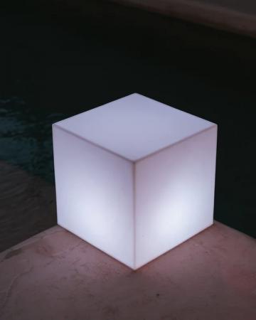 New Garden CUBY 45 Leuchtwürfel & Beistelltisch & Sitz Solar Akku RGBW Fernbedienung - 43x43cm - warmes. kaltes oder farbeiges Licht einstellbar