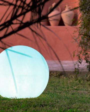 New Garden BULY 80 RGBW LED-Garten Kugel Solar aufladbarer Akku & USB IP65