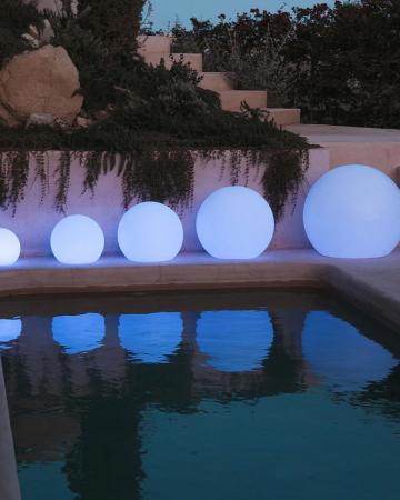 New Garden BULY 40 Farbwechsel LED-Garten Kugel Solar schwimmende Poollampe Akku IP68