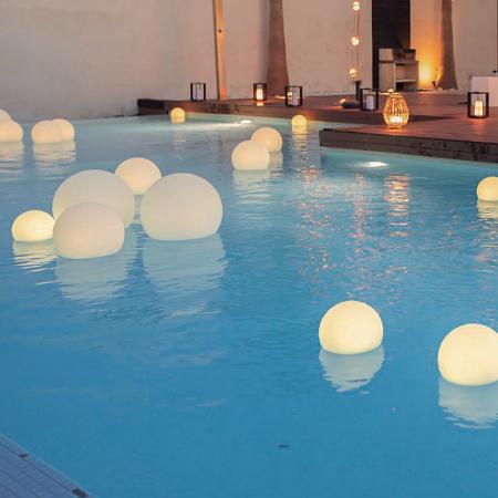 New Garden BULY 40 Farbwechsel LED-Garten Kugel Solar schwimmende Poollampe Akku IP68