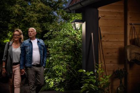 Philips Aussen Wandlaterne Alpenglow Traditionelle Lampe klar in Anthrazit aus Auluminium