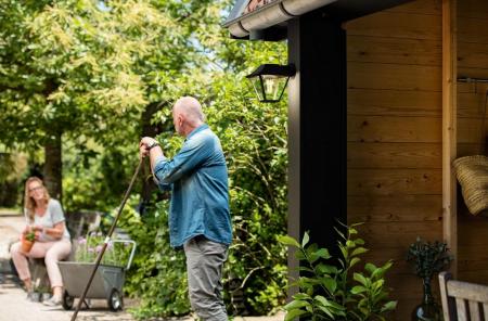 Philips Aussen Wandlaterne Alpenglow Traditionelle Lampe klar in Anthrazit aus Auluminium