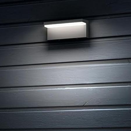 Moderne Philips myGarden LED Wandleuchte Bustan in Anthrazit 4000K neutralweißes Licht