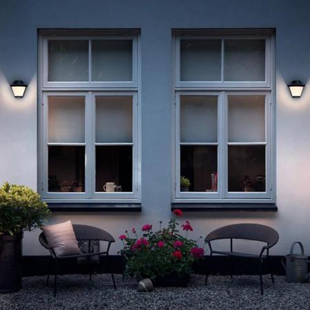 Philips myGarden Klassische Außenwandleuchte Serres Schwarz