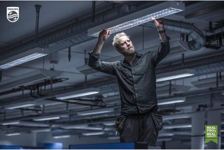 120cm  Philips G13 / T8 CorePro LED Röhre HO High Output 18W wie 36W EM 3000K Warmweiß 240° Glas inkl. Starter für KVG/VVG/AC