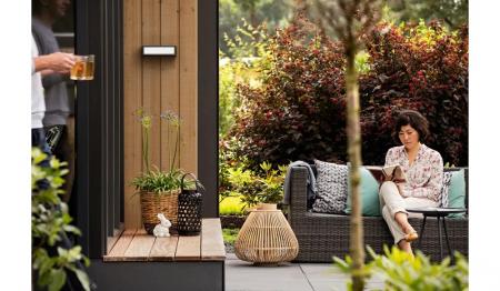 Philips ultra effiziente Wandleuchte Stratosphere in Anthrazitmit IP44 neutralweißes Licht