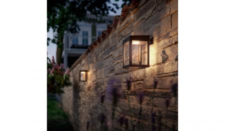 Philips Outdoor Ultra-Efficient Solar Wandleuchte Camill, Dual-Bright Sensor, klar, 3000 Kelvin, IP44 wetterfest, schwarz