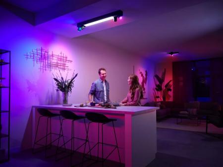 Philips Hue White & Color Ambiance Centris 4er Spot, dimmbar, 16 Mio. Farben, steuerbar via App, kompatibel mit Amazon Alexa, schwarz