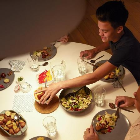 2er Sparpack Philips E14 Classic ultraeffiziente LED-Kerzenlampen Filamentoptik 2,3W wie 40W warmweisses Licht