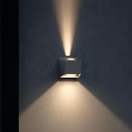 Philips ultraeffiziente Wandleuchte Alix  für den Außenbereich 2700K in Anthrazit