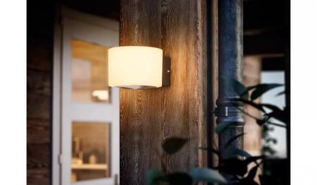 Philips ultraeffiziente Außenleuchte Otis in stilvollem Edelstahl mit warmweißem Licht IP44