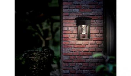 Philips Solar Außenwandleuchte Geri mit Bewegungsmelder Ultra Efficient Schwarz neutralweißes Licht IP44 - austauschbare Solarlampe