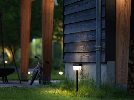 Philips Ultra efficiente Solar Wegeleuchte Ezra in Schwarz