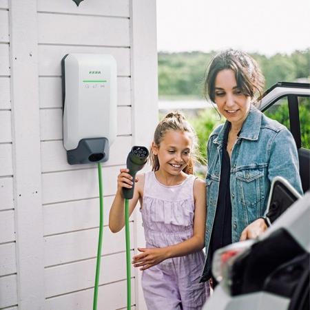 KEBA KeContact P40 Pro 22 kW, 3-phasig, 6 m Typ-2-Kabel, Weiß, LTE, WLAN, LAN, Bluetooth, RFID, MID, eichrechtskonform, Hersteller-Art.-Nr. 131.131