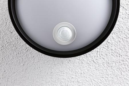 Paulmann 94698 LED Außenwandleuchte Platomo Bewegungsmelder seewasserresistent Spritzwasser geschützt rund 180mm warmweiß 14,5W Schwarz Kunststoff