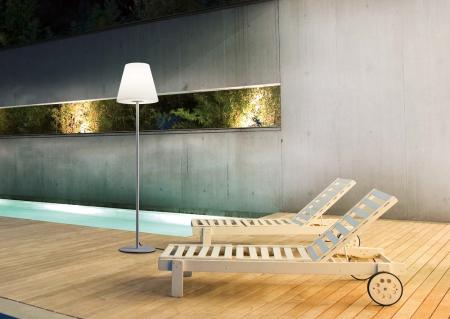 150cm In&OUT Stehleuchte Helestra MORIS mit Acryldiffusor Silbergrau & Weiß IP65