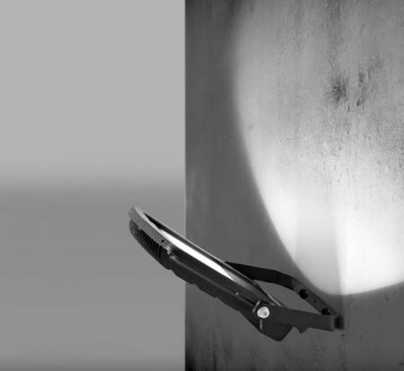 EVN Leistungsstarker LED Fluter Panthera 150W 4000K 18750 Lumen IP65 schwarz neutralweißes Licht