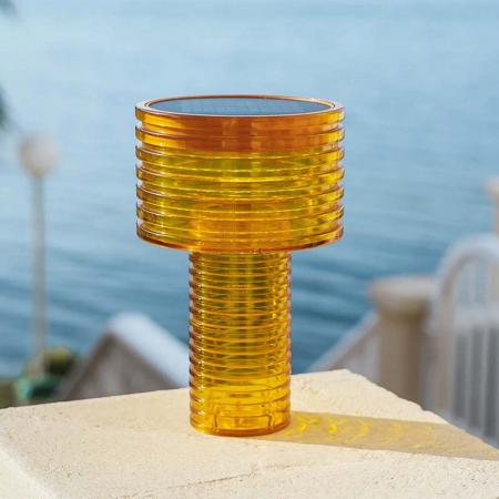 New Garden TISCHLAMPE AMBAR SOLAR in transparenter Bernsteinfarbe mit Akku dimmbar In&Out IP44 Höhe: 25 cm